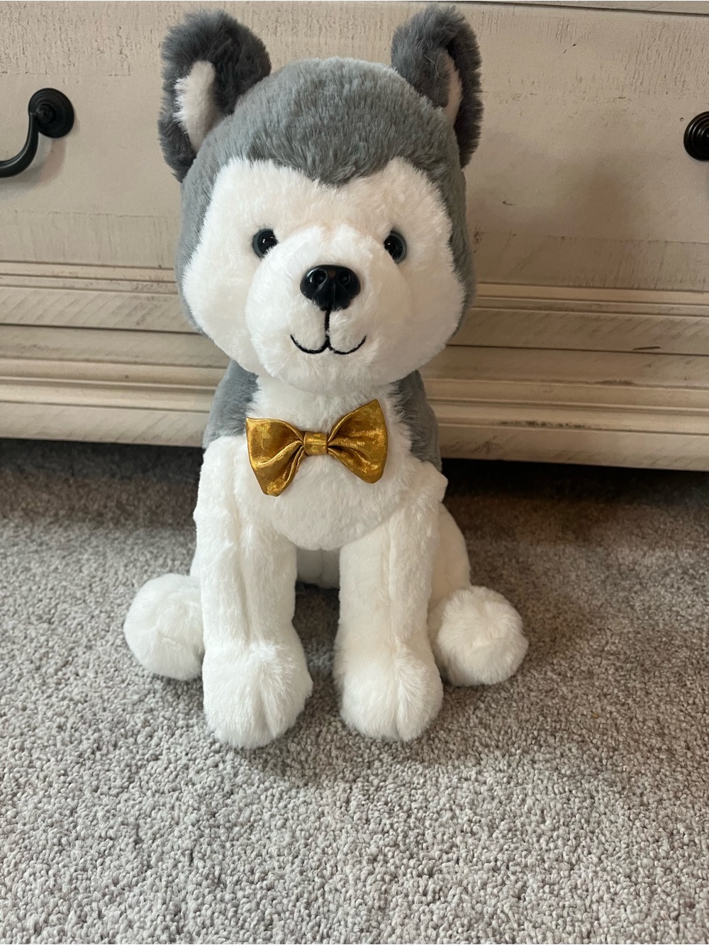FAO Schwarz Gray and White Husky Plush with Gold Bow